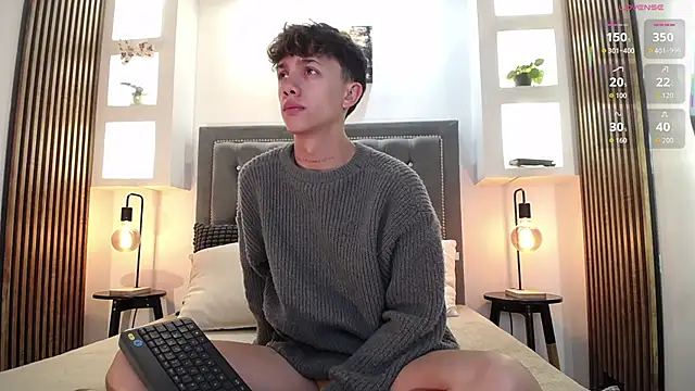 Snapshot of Tomy_Rox chatting on April 7, 2026, 8:32 pm Tomy Rox online show from April 7, 2026, 8:32 pm