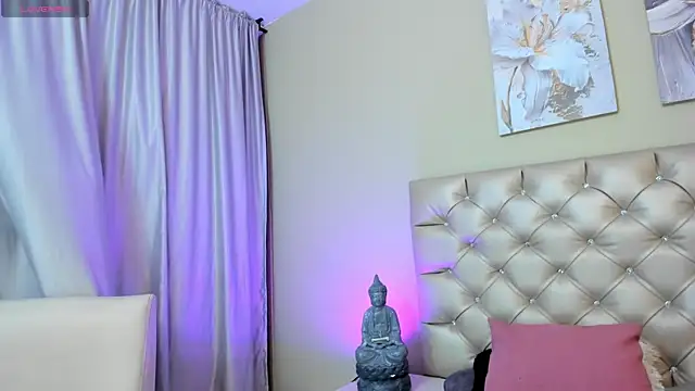 Snapshot of sophiia_grey_1 chatting on February 19, 2025, 11:36 pm sophiia grey 1 online show from February 19, 2025, 11:36 pm