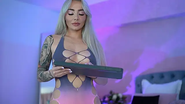 FrancescaMcGray online show from November 21, 2025, 7:29 am