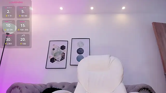 Snapshot of Aida_adams chatting on November 6, 2025, 7:18 pm Aida adams online show from November 6, 2025, 7:18 pm