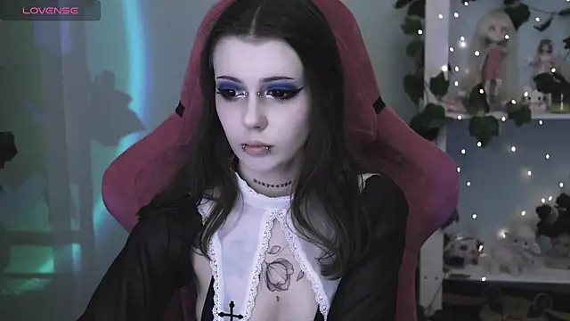 Snapshot of prettybones chatting on April 16, 2026, 12:33 am prettybones online show from April 16, 2026, 12:33 am