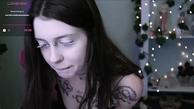 Snapshot of prettybones chatting on March 4, 2026, 9:22 pm prettybones online show from March 4, 2026, 9:22 pm