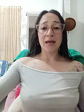 Snapshot of emilypoppy3 chatting on June 5, 2026, 8:03 pm emilypoppy3 online show from June 5, 2026, 8:03 pm
