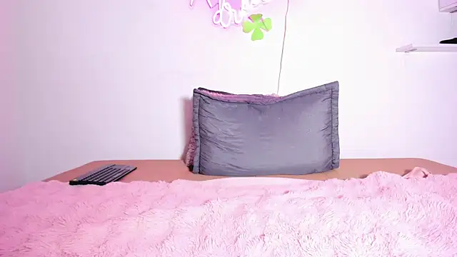 alisiadreams22 online show from November 5, 2025, 7:28 pm