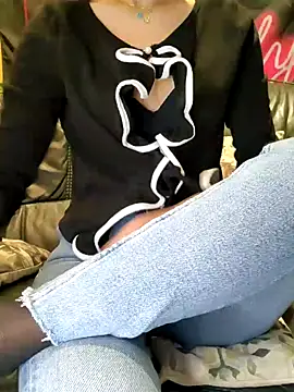 Melody87 online show from November 29, 2025, 9:15 pm