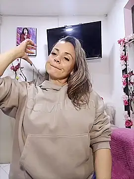 Snapshot of sweetfantasyy69 chatting on February 18, 2026, 2:09 am sweetfantasyy69 online show from February 18, 2026, 2:09 am