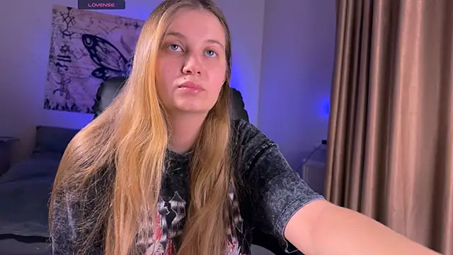 Femdom Lola online show from January 13, 2026, 8:24 pm