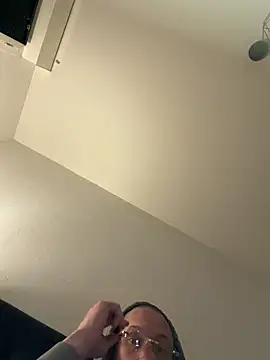 Snapshot of Guitccch chatting on March 18, 2026, 9:15 pm Guitccch online show from March 18, 2026, 9:15 pm