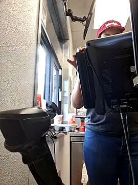 Snapshot of samone9 chatting on March 13, 2025, 7:28 pm samone9 online show from March 13, 2025, 7:28 pm