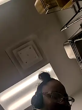 Snapshot of samone9 chatting on January 8, 2026, 2:23 pm samone9 online show from January 8, 2026, 2:23 pm