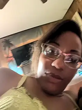 samone9 online show from April 15, 2026, 9:59 pm