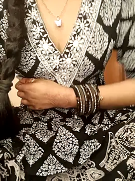 Snapshot of Ruchi-34 chatting on April 9, 2026, 7:09 pm Ruchi-34 online show from April 9, 2026, 7:09 pm