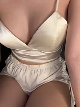 Snapshot of Thao-Cherry chatting on February 28, 2026, 9:47 pm Thao-Cherry online show from February 28, 2026, 9:47 pm