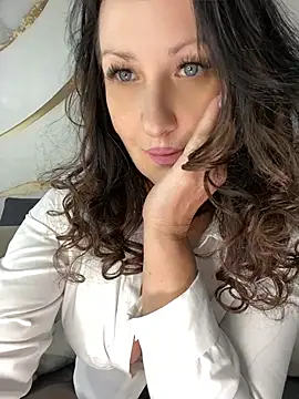 Katie-n online show from July 24, 2026, 4:52 am