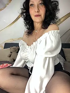 Katie-n online show from October 21, 2025, 6:35 am