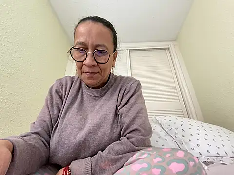 Snapshot of sweeviolet chatting on February 23, 2025, 11:55 am sweeviolet online show from February 23, 2025, 11:55 am