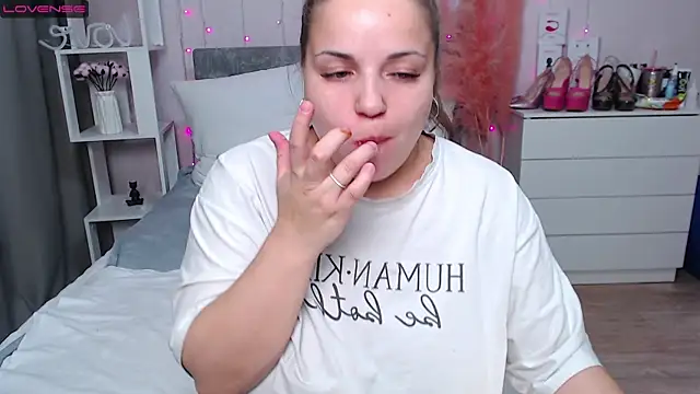 Crazyy girl  online show from January 16, 2026, 1:48 pm