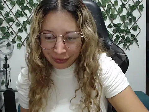 jeiana4u online show from May 11, 2026, 4:25 am