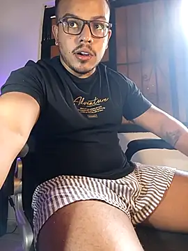 Snapshot of Naughty_Charly chatting on May 5, 2026, 5:16 pm Naughty Charly online show from May 5, 2026, 5:16 pm
