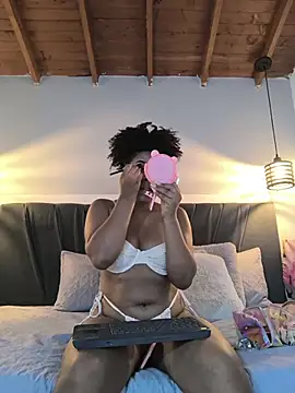 Snapshot of EmmilyBrant chatting on May 21, 2026, 10:51 pm EmmilyBrant online show from May 21, 2026, 10:51 pm