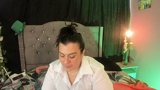 martina foxy  online show from March 18, 2025, 5:55 pm