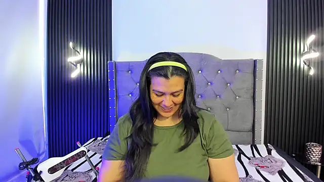 martina foxy  online show from October 9, 2025, 12:06 pm