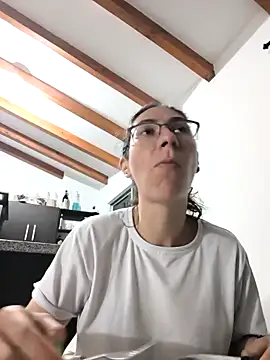 Snapshot of Andromeda-jade chatting on April 3, 2026, 8:21 am Andromeda-jade online show from April 3, 2026, 8:21 am