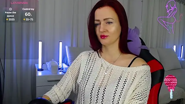 Snapshot of ElisaJane chatting on January 21, 2025, 10:19 pm ElisaJane online show from January 21, 2025, 10:19 pm