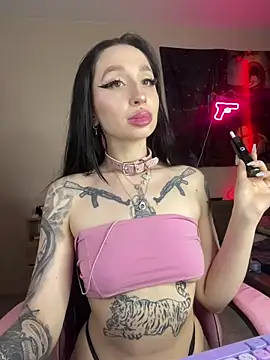 Snapshot of Molly__Moon chatting on April 30, 2026, 3:35 am Molly Moon online show from April 30, 2026, 3:35 am