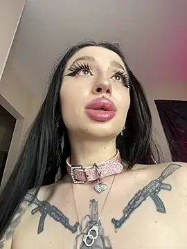 Snapshot of Molly__Moon chatting on April 27, 2026, 2:42 am Molly Moon online show from April 27, 2026, 2:42 am
