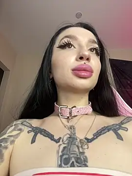 Snapshot of Molly__Moon chatting on May 29, 2026, 3:12 am Molly Moon online show from May 29, 2026, 3:12 am