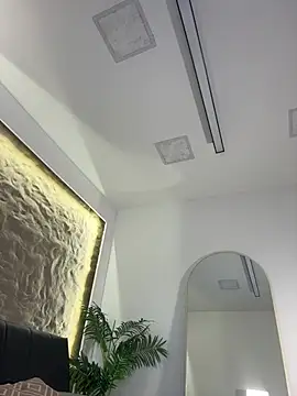 Isa  Blanc online show from May 19, 2026, 2:51 am