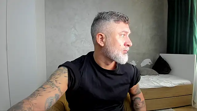 BlowMyXXL online show from September 13, 2025, 5:07 am