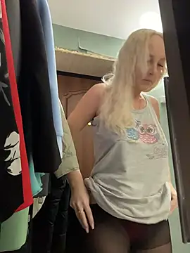 Snapshot of MerlinDave chatting on March 4, 2026, 1:02 am MerlinDave online show from March 4, 2026, 1:02 am