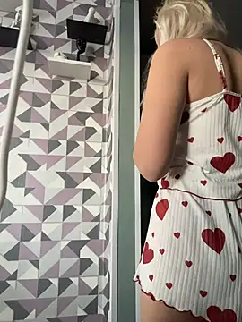 Snapshot of MerlinDave chatting on April 11, 2026, 12:29 am MerlinDave online show from April 11, 2026, 12:29 am