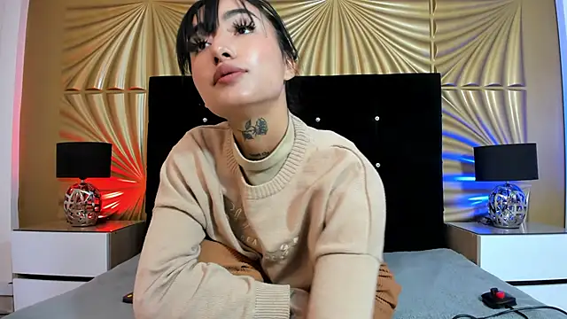 Snapshot of emmily_keller19 chatting on February 8, 2025, 1:33 pm emmily keller19 online show from February 8, 2025, 1:33 pm