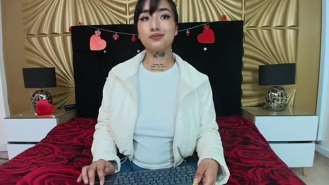 Snapshot of emmily_keller19 chatting on February 7, 2026, 1:30 pm emmily keller19 online show from February 7, 2026, 1:30 pm