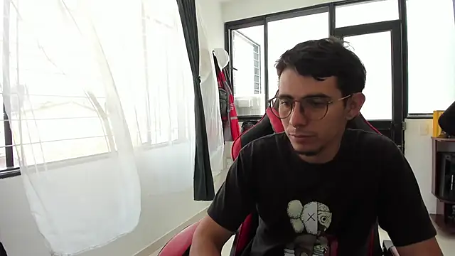 Snapshot of MauroD17 chatting on April 14, 2026, 3:28 pm MauroD17 online show from April 14, 2026, 3:28 pm