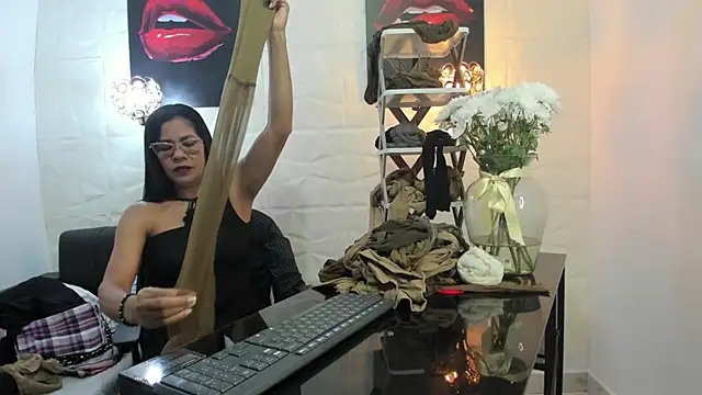 Snapshot of miss_lucero1 chatting on March 9, 2025, 1:56 am miss lucero1 online show from March 9, 2025, 1:56 am