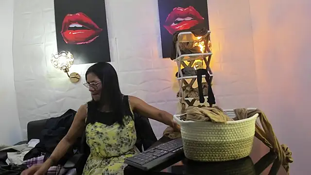 Snapshot of miss_lucero1 chatting on March 10, 2025, 1:56 am miss lucero1 online show from March 10, 2025, 1:56 am
