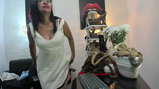 Snapshot of miss_lucero1 chatting on March 8, 2025, 5:28 am miss lucero1 online show from March 8, 2025, 5:28 am