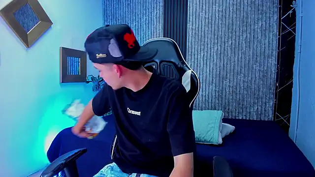 Mike 0233  online show from October 28, 2025, 4:13 am