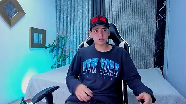 Mike 0233  online show from October 30, 2025, 4:44 am