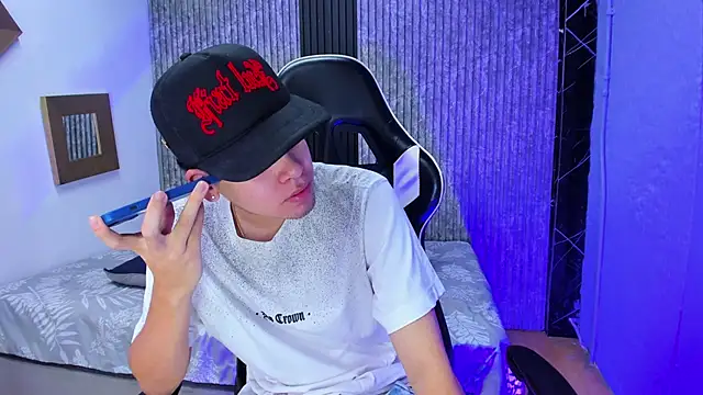 Mike 0233  online show from December 19, 2025, 4:38 am