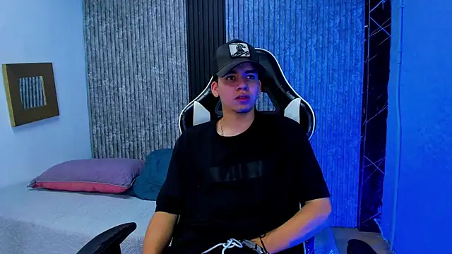 Mike 0233  online show from December 18, 2025, 4:39 am