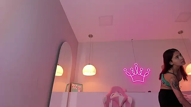 violeth hill online show from December 14, 2025, 6:35 pm