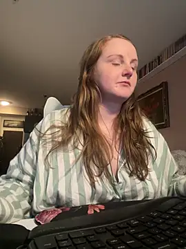 GingerSnap33 online show from March 9, 2025, 12:21 am