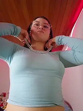 Snapshot of juli05star20 chatting on March 22, 2026, 10:22 pm juli05star20 online show from March 22, 2026, 10:22 pm