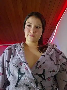 juli05star20 online show from May 24, 2026, 9:15 pm
