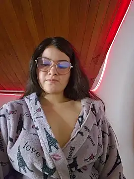 Snapshot of juli05star20 chatting on March 30, 2026, 2:35 am juli05star20 online show from March 30, 2026, 2:35 am